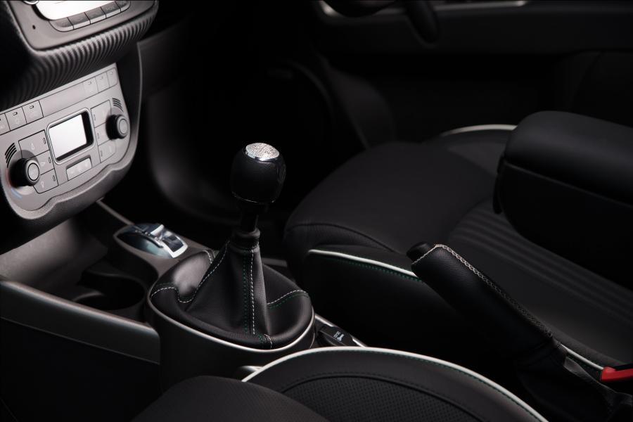 Детали интерьера Alfa Romeo MiTo Quadrifoglio Verde (955) 2014 года  (AU) (фото 16 из 19)